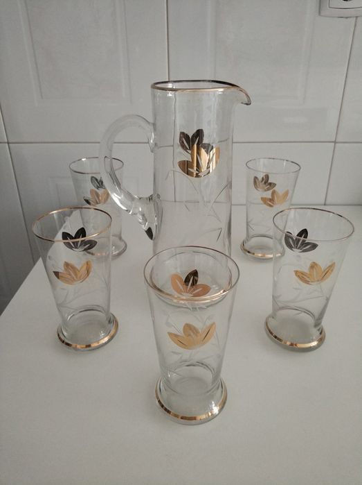 Conjunto copos e jarro