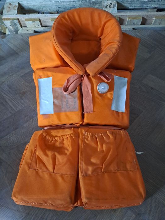 Продам спасательный жилет..