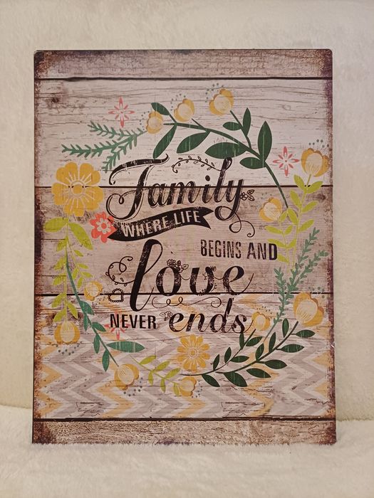 Quadro com a frase: Family, where life begins and love never ends