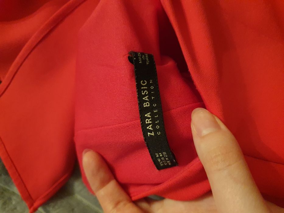 Różowa elegancka sukienka Zara