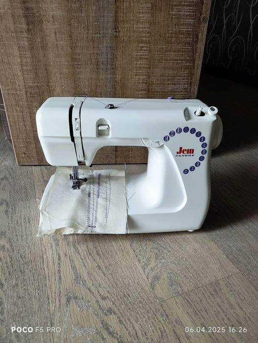 Швейна машина Janome Jem 639
