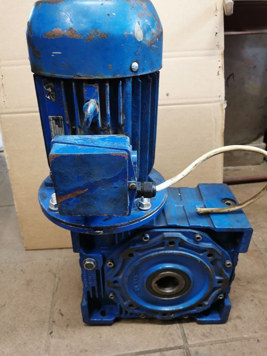 Przekładnia z silnikiem