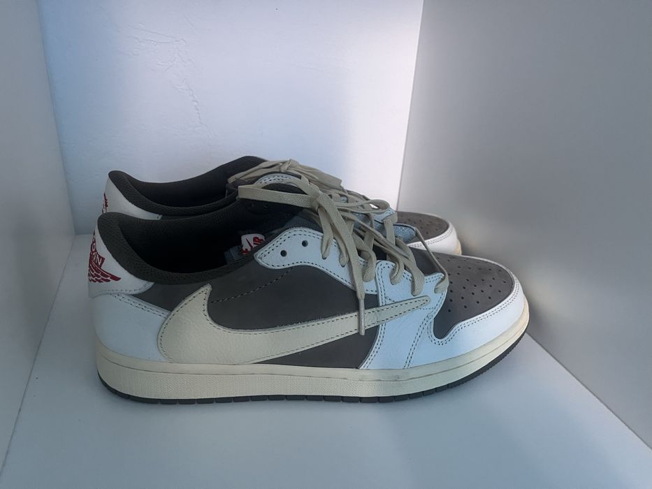Jordan 1 low traviss scott reverse mocha
