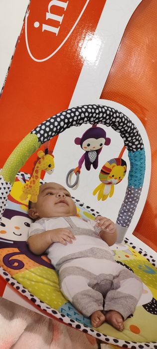 Tapete de atividades para bebé