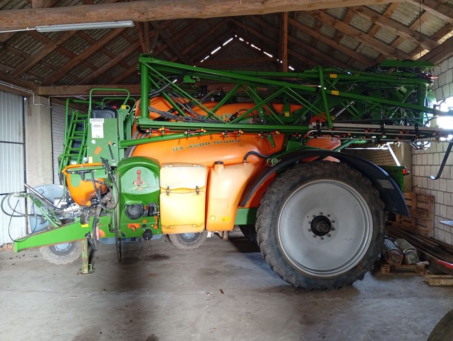 Opryskiwacz Amazone UX4200   maly przebieg