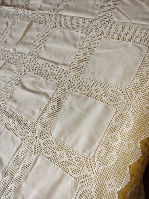 Toalha de mesa em linho e renda