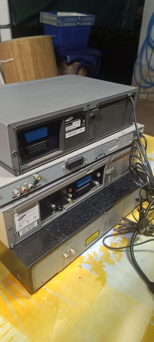 Leitores VHS, leitor DVD, leitor Cd