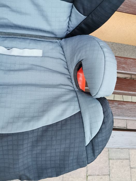 Fotelik samochodowy RENAULT 15-36kg Isofix stan bardzo dobry.
