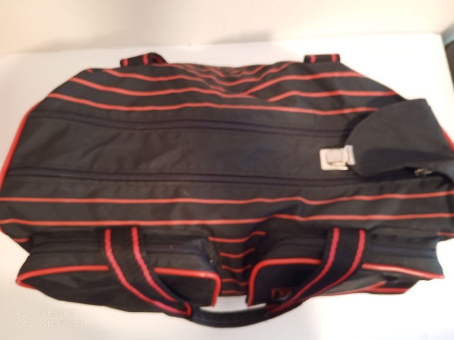 Saco para viagem ou desporto.