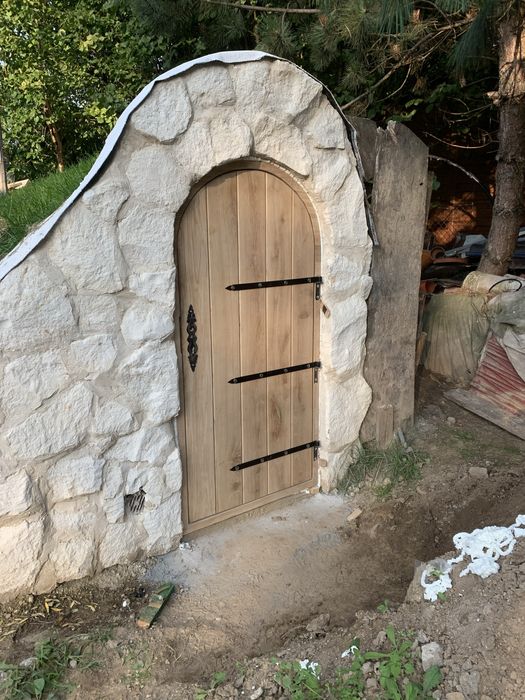 Drzwi do piwniczek ziemianek betonowych debowe