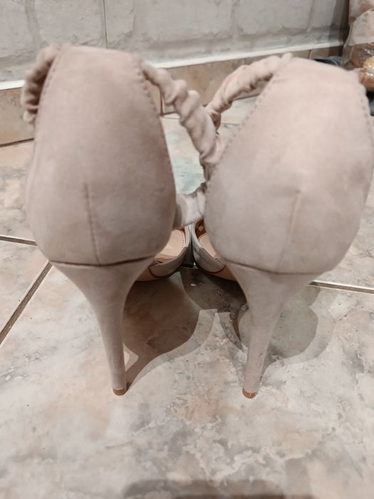 Piękne damski buty na obcasie