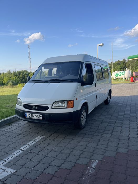 Форд транзіт.