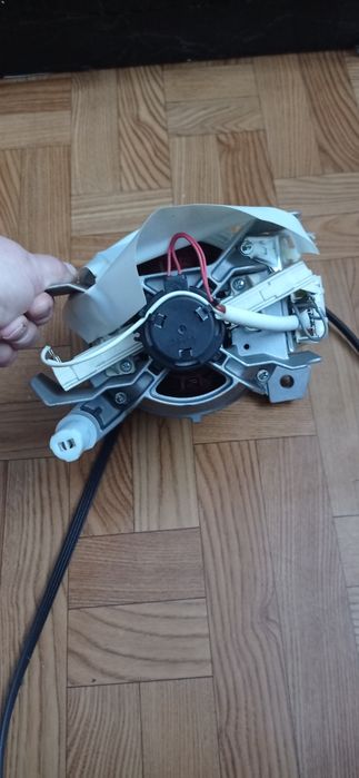 Silnik elektryczny pralki Indesit Model BWST 72200