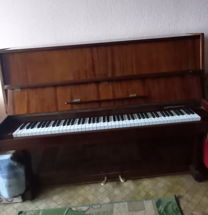 Продам пианино Украина