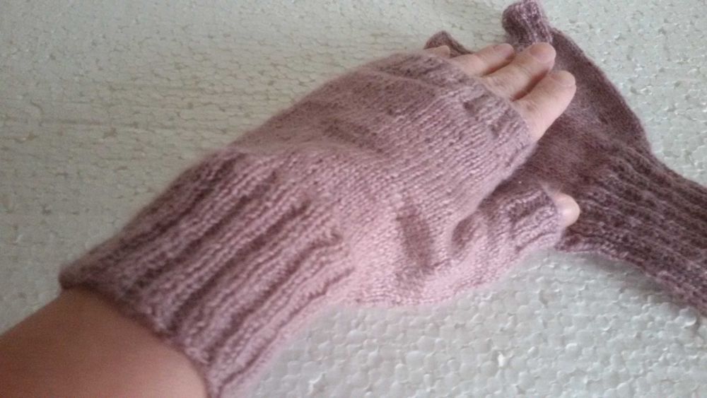 Митенки мохеровые. Ручная работа