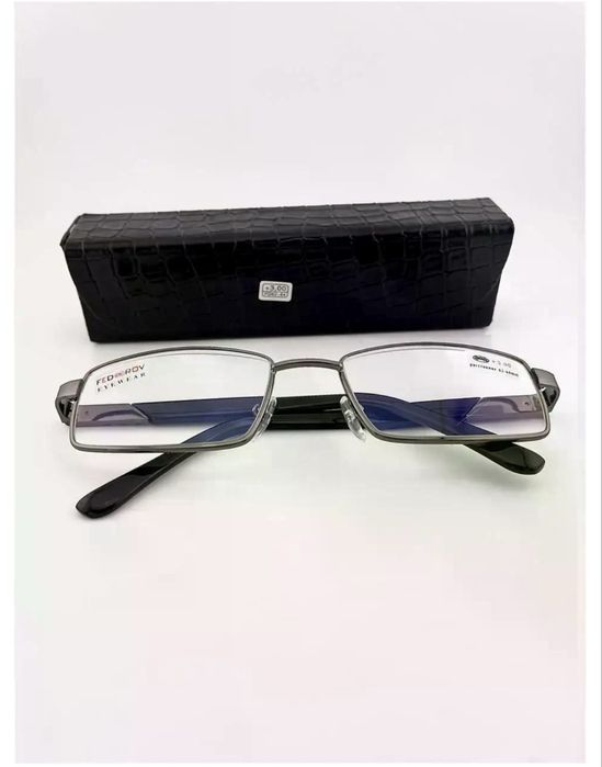 Очки в футляре для коррекции зрения с диоптриями