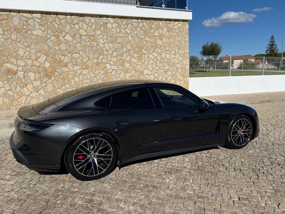 Porsche Taycan 4S