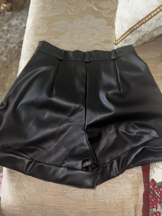 Кожаные шорты