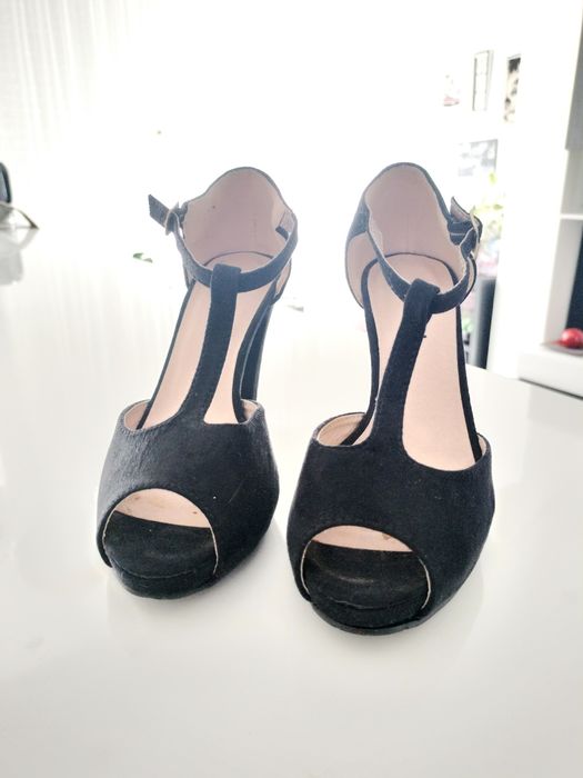 Sapatos pretos tam 36