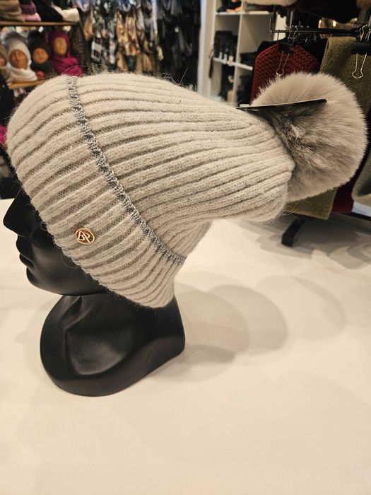 Szara błyszczącą czapka,ciepła na polarku,akryl, damska czapka