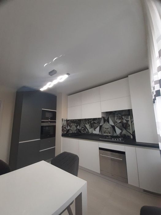 Продам 4 комнатную квартиру