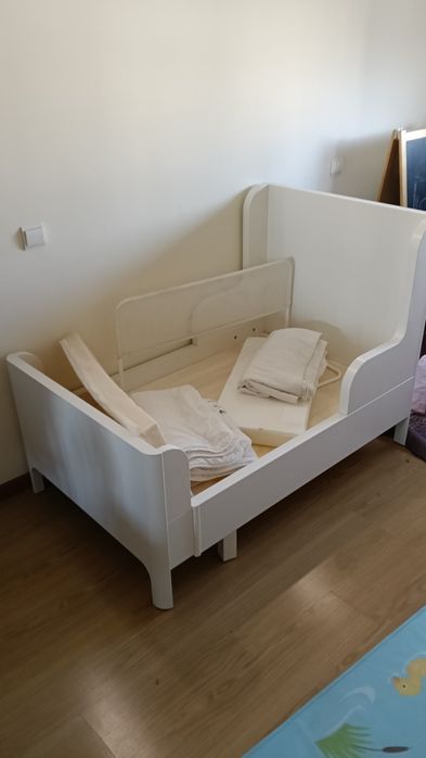 Cama IKEA Busunge, com colchão estrado e proteção