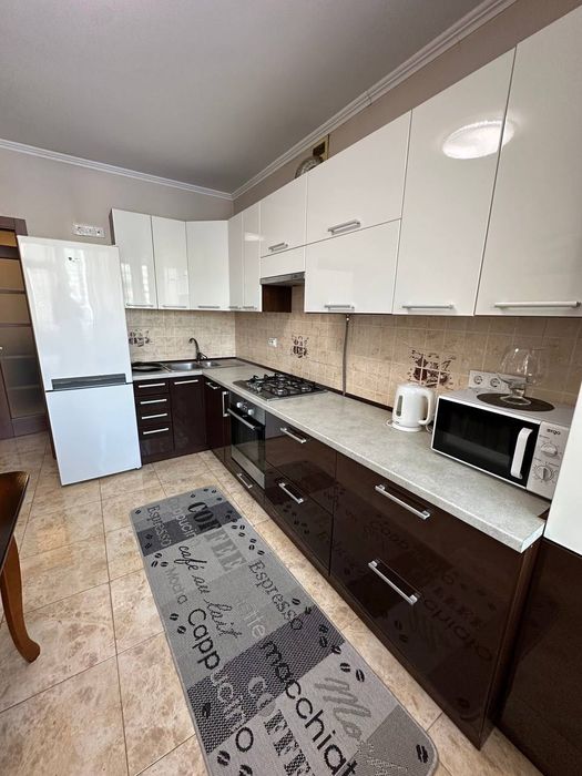 Оренда 2 км квартири поруч з центром