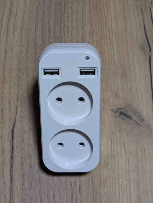 Мережевий адаптер 2 USB + 2 розетки