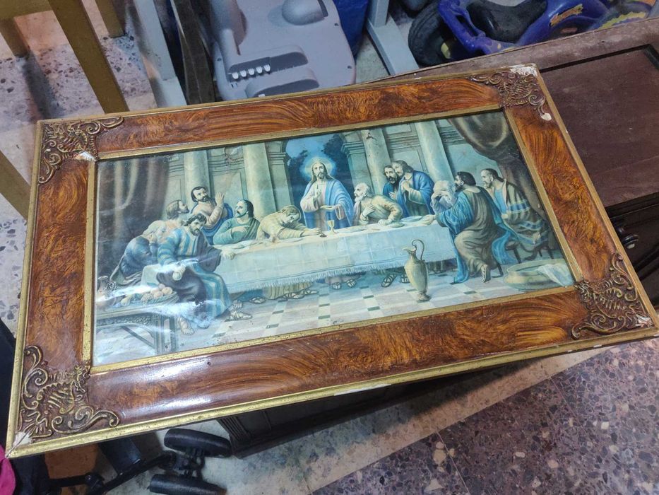 Quadro com moldura em madeira