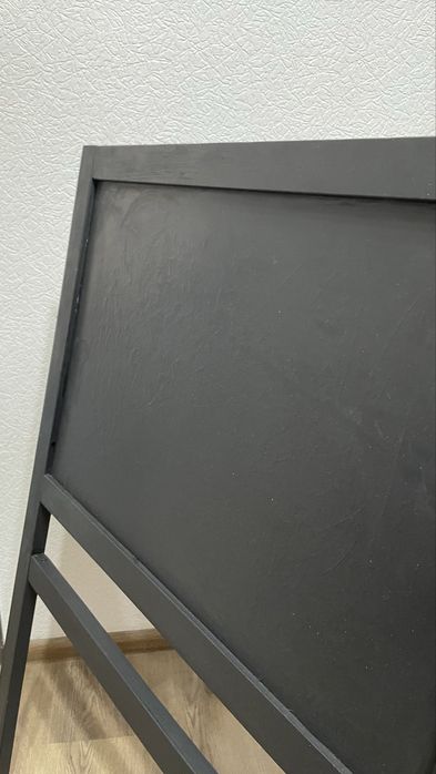 Дошка на ніжках магнітна чорна вулична