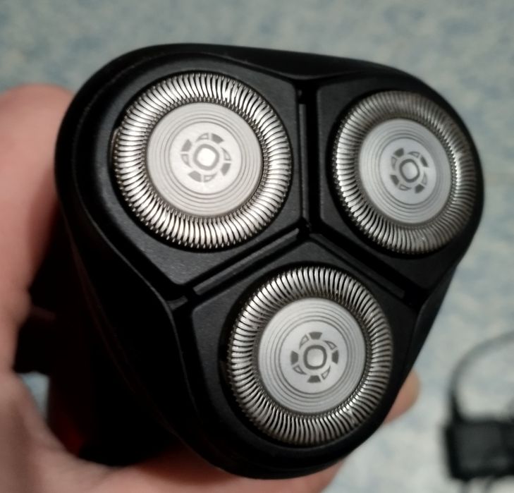 Продам електро бритву Philips