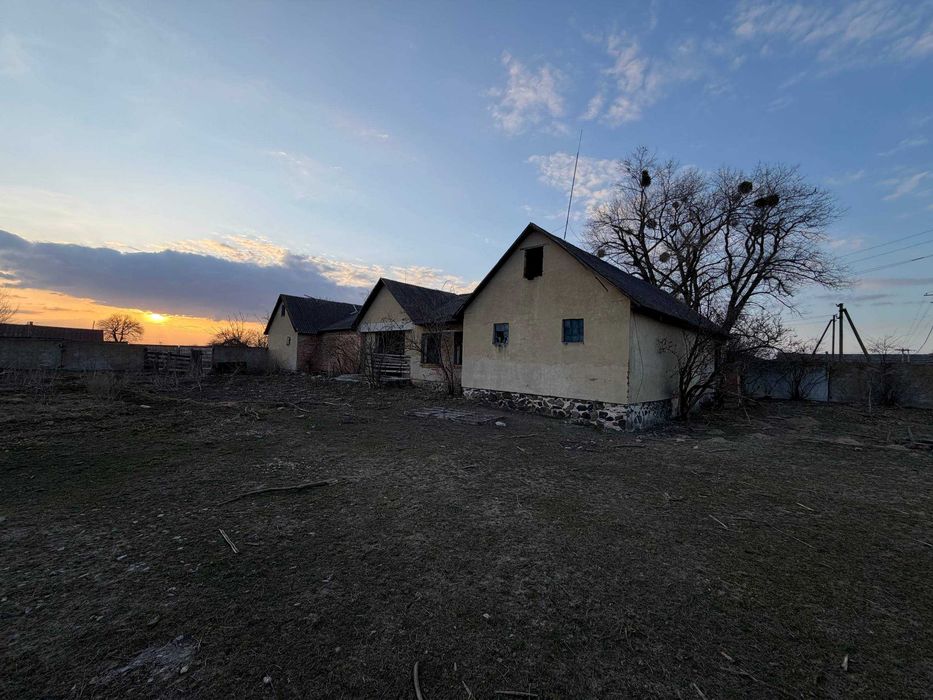 Фасадна комерційна будівля 350 м²