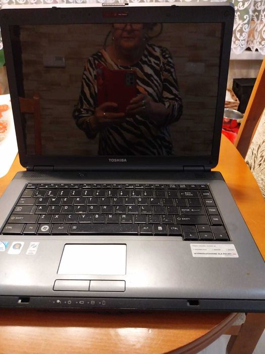 Toshiba Satellite L300-222 – sprawny laptop w dobrym stanie