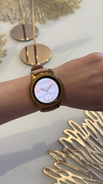 Продам Смарт-годинник samsung galaxy watch 42mm колір rose gold бу