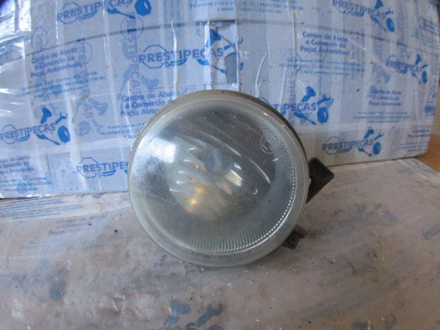 Farol nevoeiro frente esquerdo JEEP Cherokee (KJ)