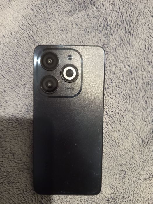 Infinix Smart 8  (+ 3 чехла)