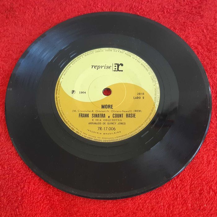 Disco Vinil Single Frank Sinatra e Count Basie - Hello, Dolly! / More