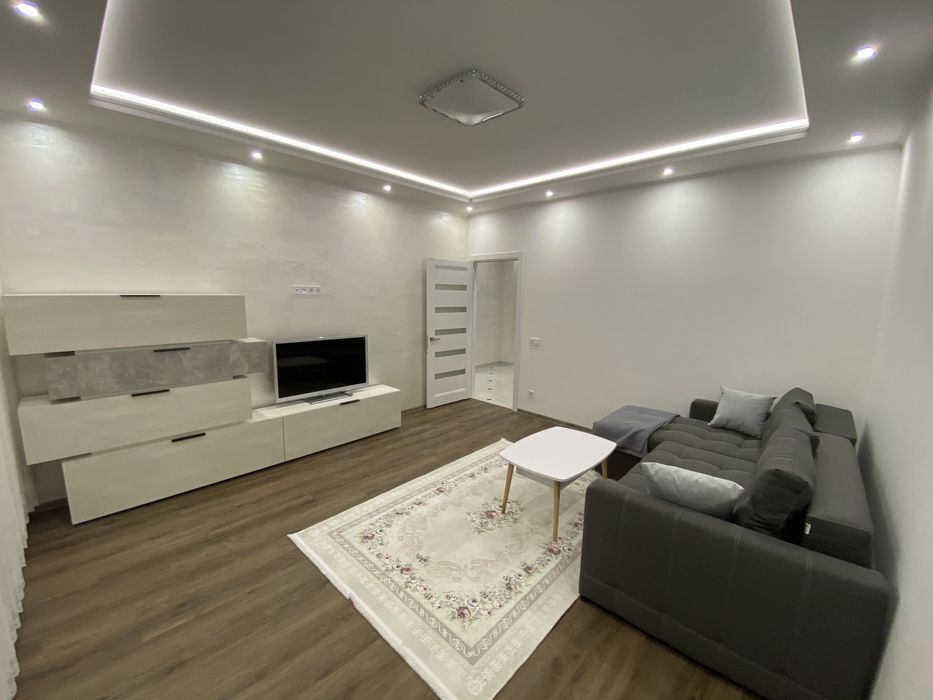 Оренда просторої 3х кімнатної квартири з гаражем