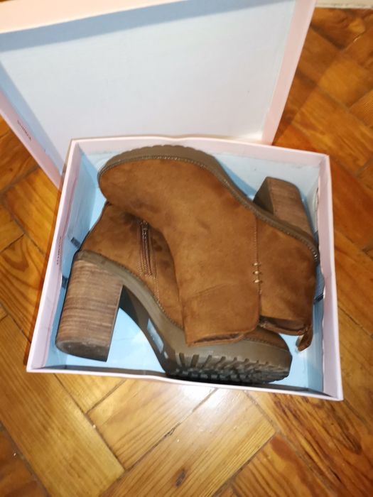 Botas de Camurça Camel - NOVAS!