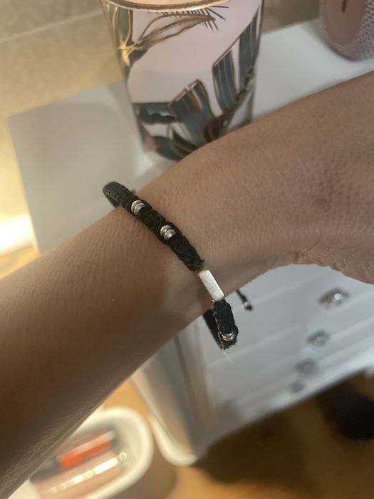 Pulseira ajustável preta e prata