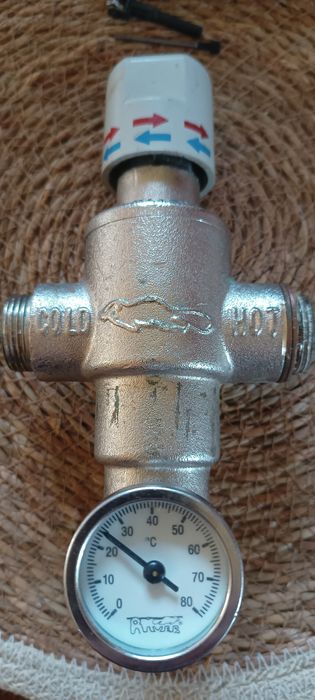 Termostatyczny zawór mieszający 3/4″ C.W 1″ w b.dobrym stanie tanio