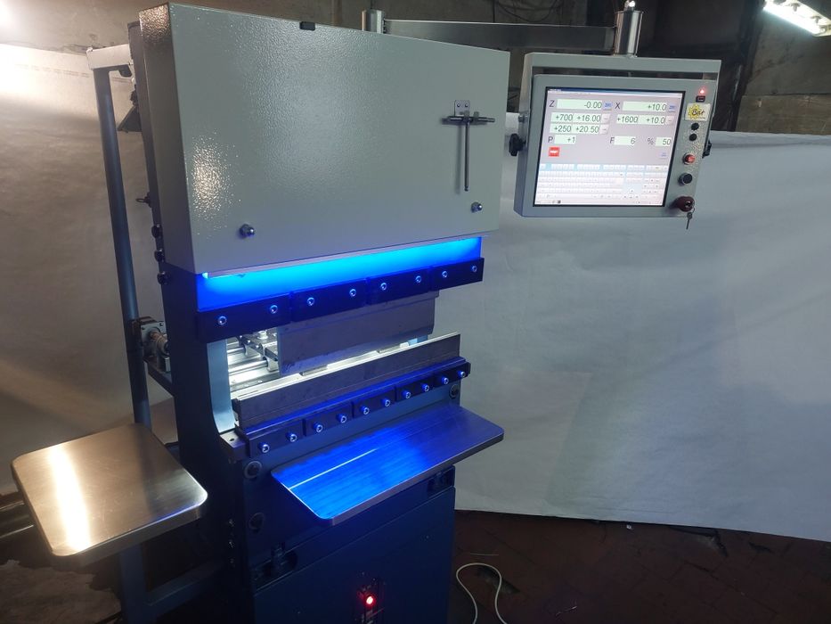 Листозгинальний прес з ЧПК