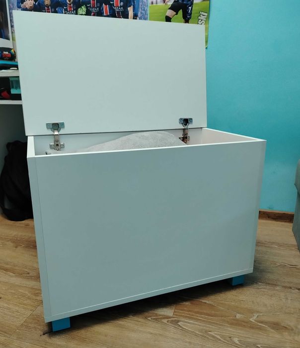 2 Luzka, komoda, schowek, 2 biurka