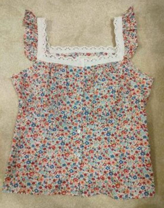 Blusa florida com renda branca