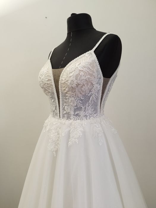 Suknię ślubną nowa.