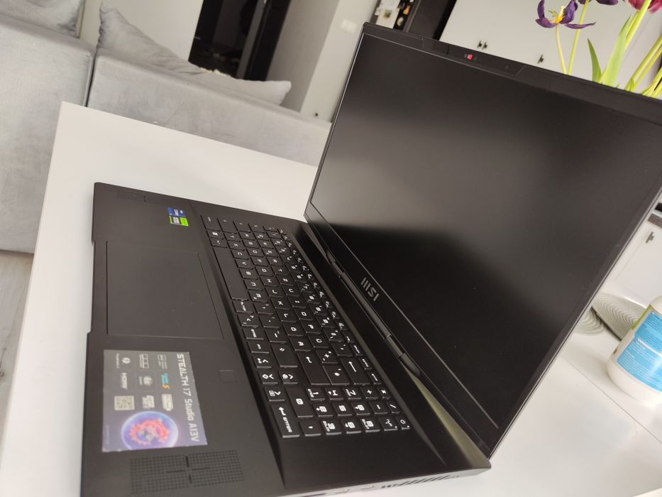 MSI Stealth 17 Studio A13VI – RTX 4090 | i9-13900H | 64 GB RAM | 4 TB SSD | Mini LED 4K 144 Hz |
