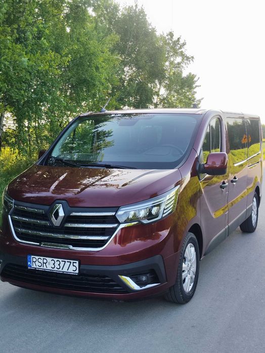 Wynajem busa Renault Trafic- 9 osób