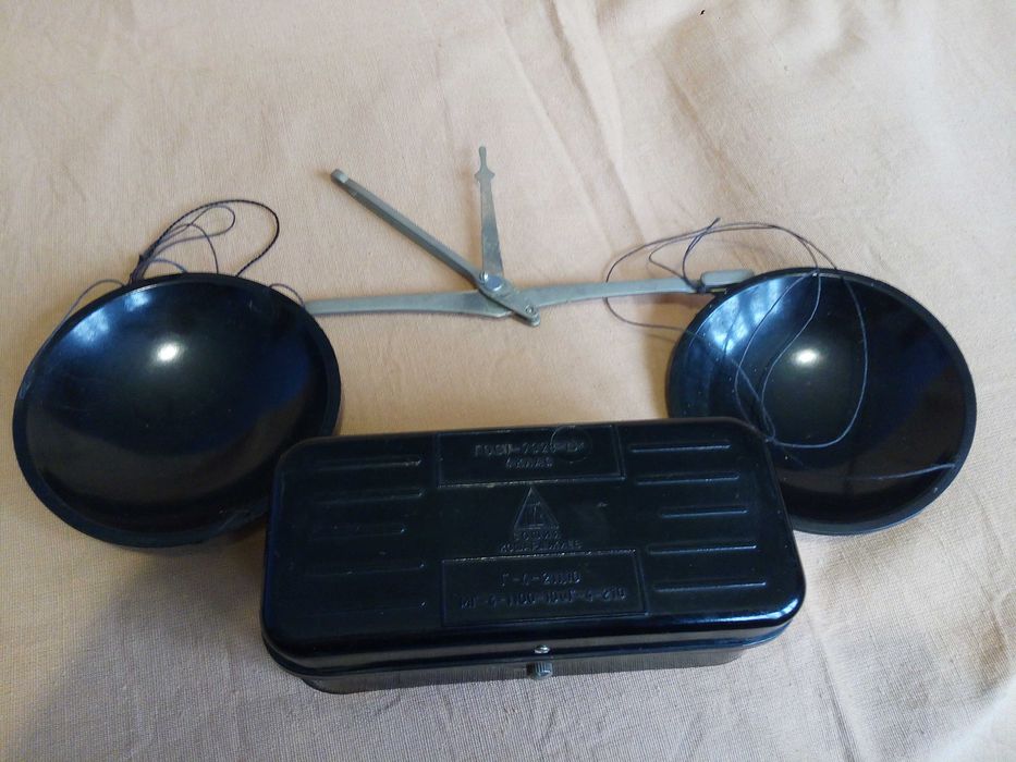 Продам весы ювелирные с гирьками.