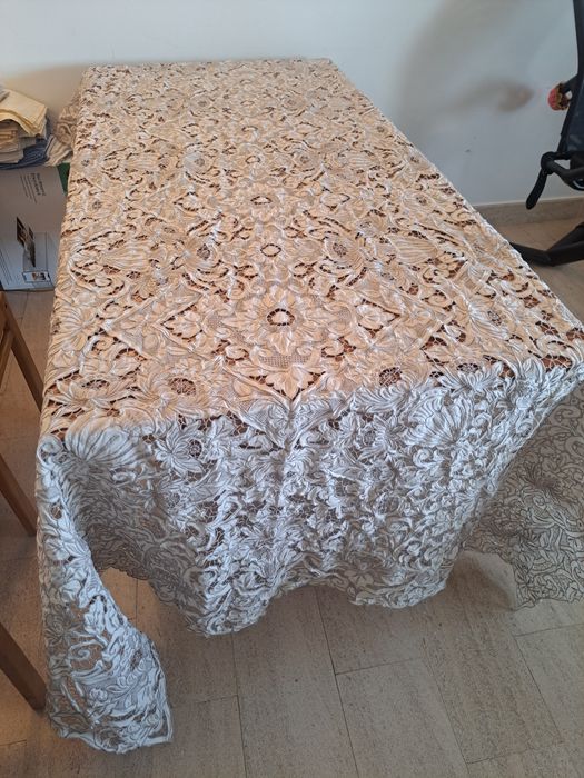 Toalha de mesa com bordado da Madeira. Reservada

Toalha de mesa de li