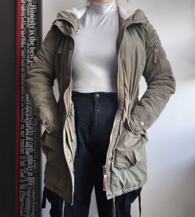 Kurtka oliwkowa z kapturem i podszewką z baranka